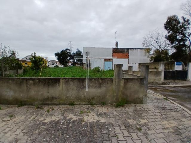 Terreno com 338m2 Quinta da Queimada