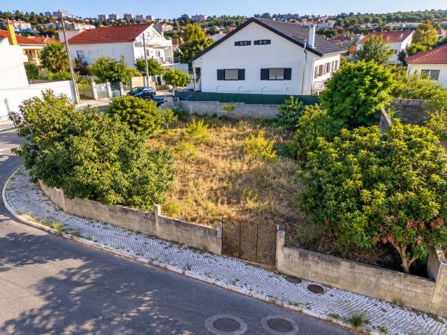 Terreno com 342m2 em Vale de Figueira