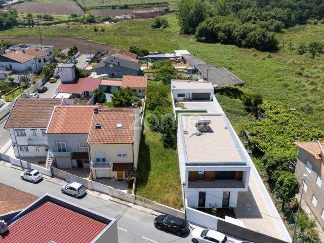 Terreno com 357 m2 para construção de moradia À EN13, Leça Balio