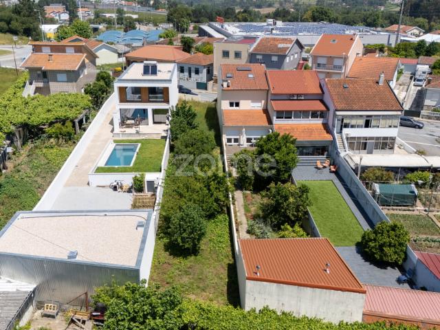 Terreno com 357 m2 para construção de moradia À EN13, Leça Balio