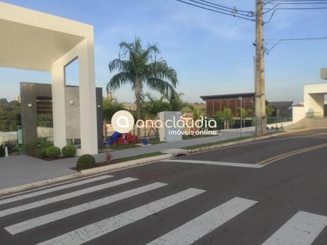 Terreno com 360m² à venda no Condomínio Royal Garden em Umuarama PR. Alto padrão! Meio do Condomínio