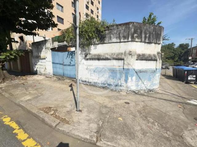 Terreno com 369m2 com uma edícula Aparecida Santos Sp