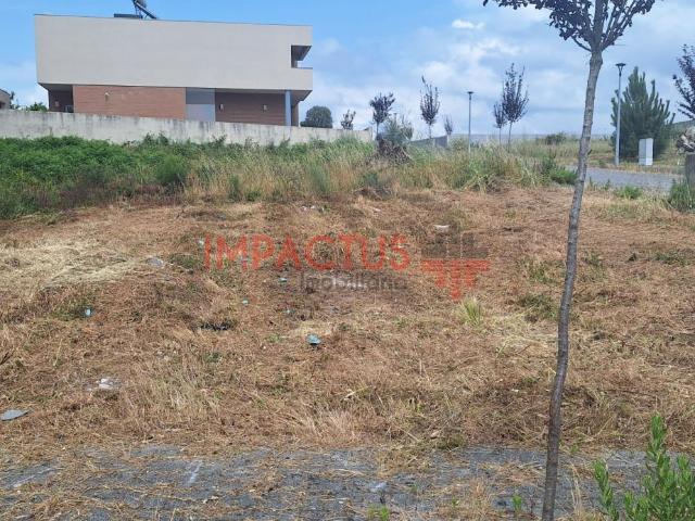 Terreno com 370m2 em São Mamede