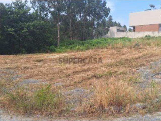 Terreno com 370m2 em São Mamede