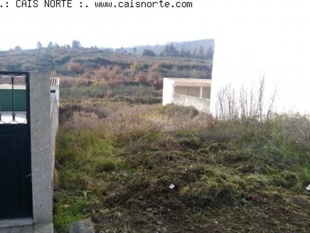 Terreno com 375 m2 Sobrado