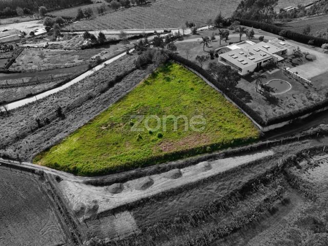 Terreno com 3800m²