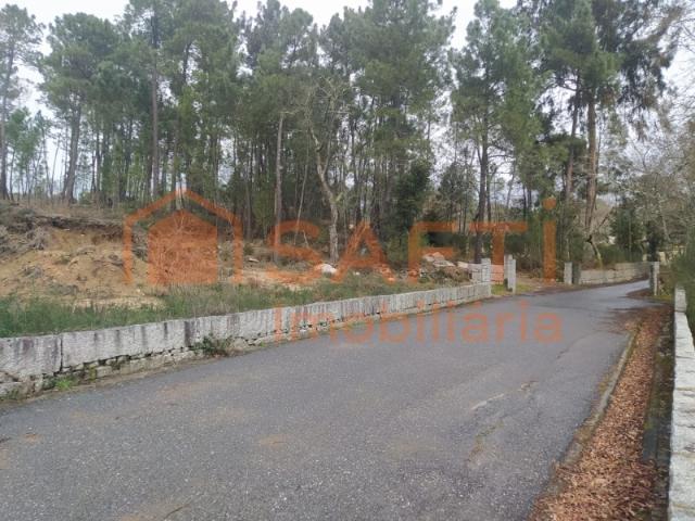 Terreno com 3830m2, possibilidade de dividir para construção de 2 moradias