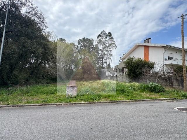 Terreno com 384 metros em Vilar do Andorinho