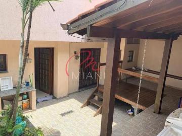 Terreno com 3 casas à venda com 240 m² na Vila Dalva Oportunidade de Investimento!