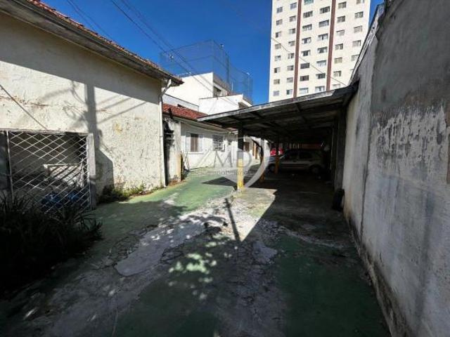 Terreno com 3 casas e 2 comércios à venda!