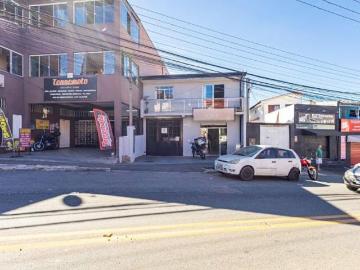 Terreno com 3 casas e um comércio no Campo Comprido em Curitiba PR
