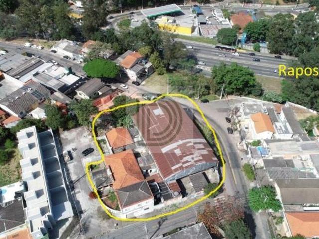 Terreno com 3 frentes e 2.180M² / Rua Isidoro Favaro, Butanta