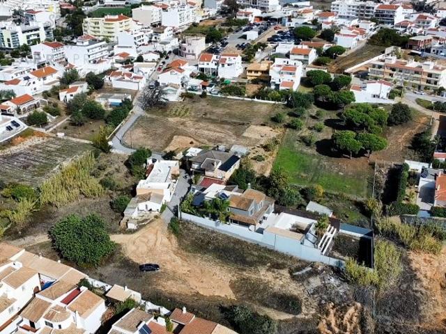 Terreno com 3.265 m² para construção no centro do Montenegro, Faro
