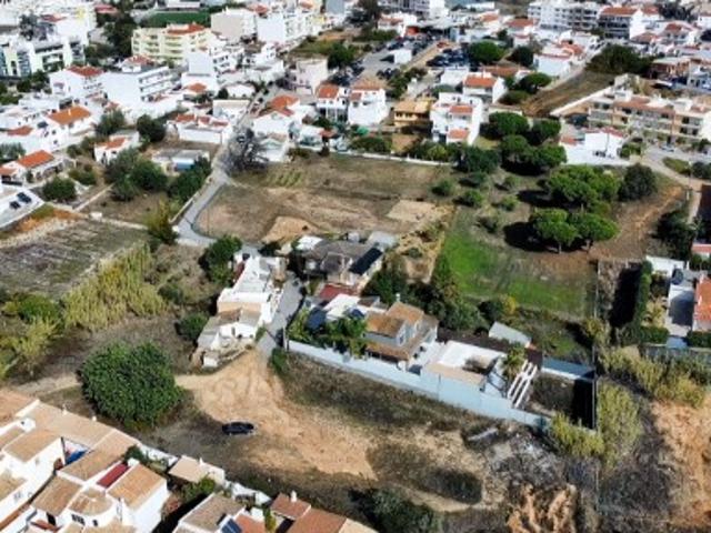 Terreno com 3.265 m² para construção no centro do Montenegro, Faro