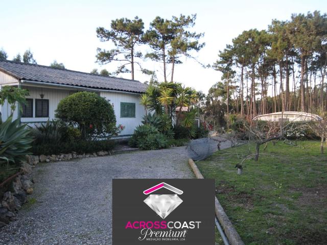 Terreno com T3 e Piscina Exterior