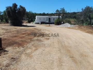 Terreno com uma área total de 24.070 m2 com 1 Bungalow T2 em Albufeira
