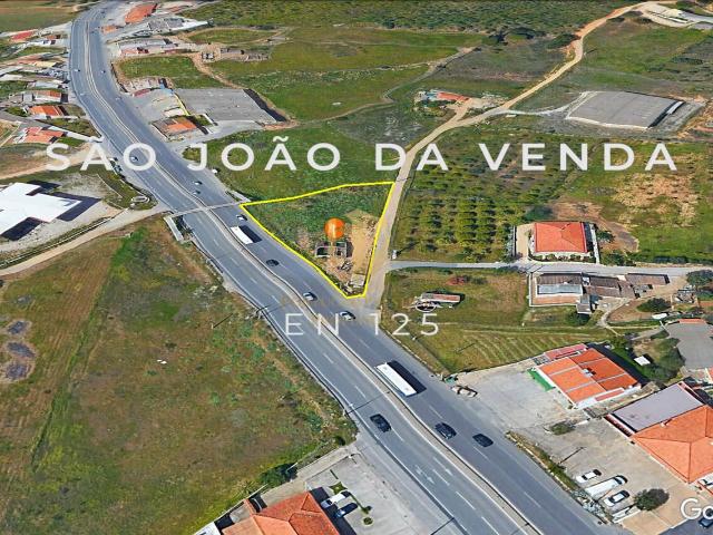 Terreno com uma ruina e viabilidade de construção de uma moradia com 300 m2 em São João da Venda, Loulé