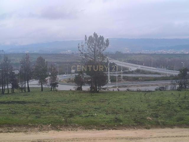 Terreno com vinha e poço Perto da Zona Industrial de Chaves