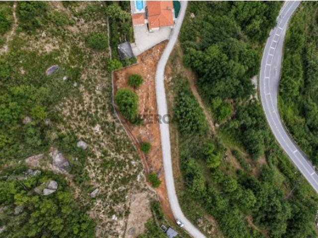 Terreno com viabilidade construtiva Bouro Santa Maria