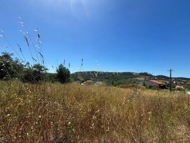 Terreno com viabilidade construtiva em Santiago de Litém Localização Central e Acessível