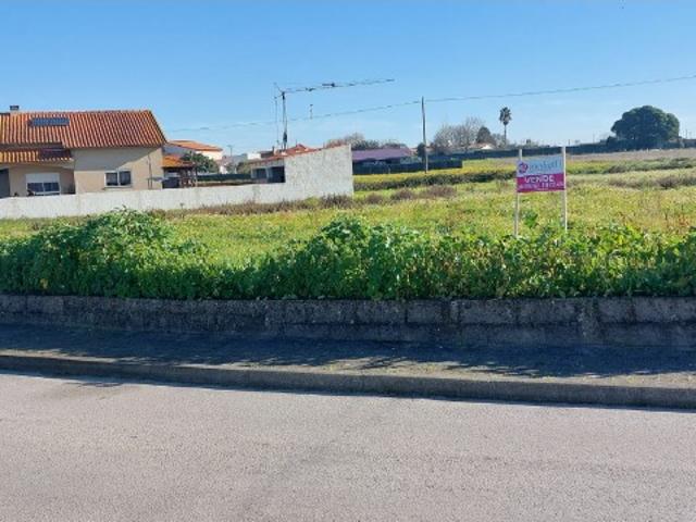 Terreno com viabilidade de construção em Carvide