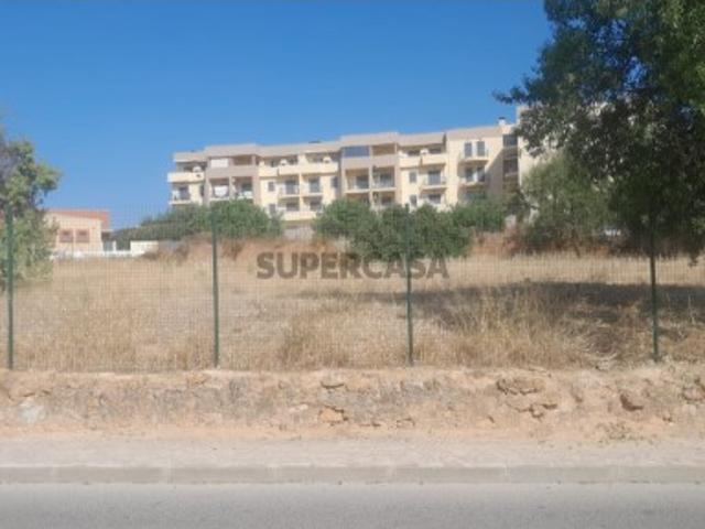 Terreno com viabilidade de construção em São Clemente, Loulé, Algarve