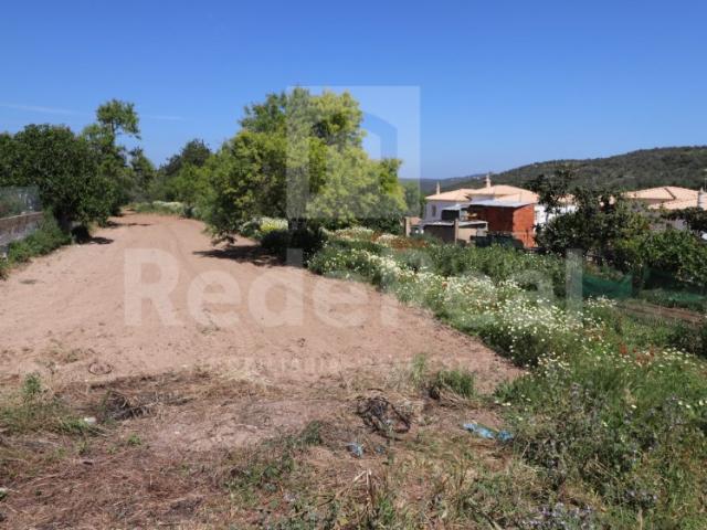 terreno com viabilidade de construção localizado em Paderne, concelho de Albufeira