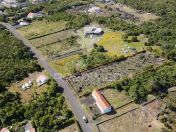 Terreno com viabilidade de construção nas Bandeiras