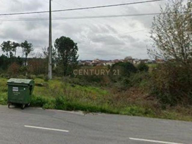 Terreno com viabilidade de construção para uma moradia