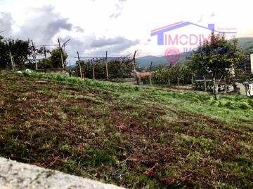 TERRENO COM VIABILIDADE DE CONSTRUÇÃO PERTO DO CENTRO DE CASTANHEIRA DE PERA