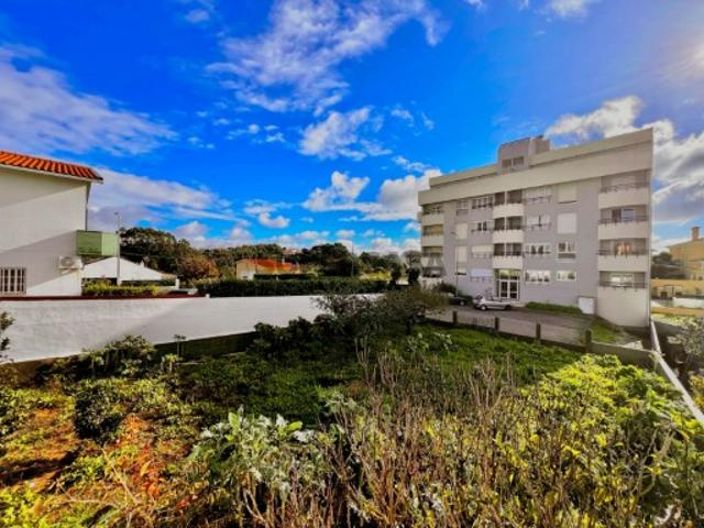 Terreno com Viabilidade de Construção Vistas de Mar e Localização Privilegiada
