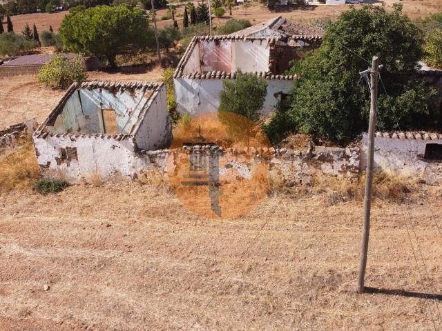 Terreno com viabilidade construtiva até 500 metros quadrados