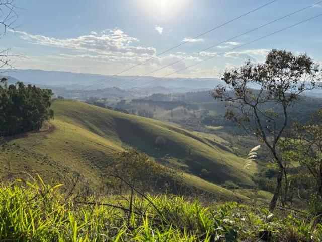 Terreno com vista de 360°, ótima localização, nascente própria e acesso tranquilo