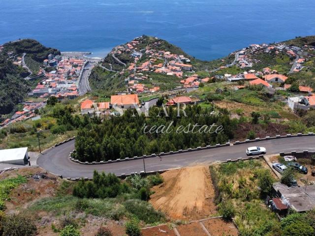 Terreno com Vista Desafogada e Excelente Exposição Solar na Ribeira Brava