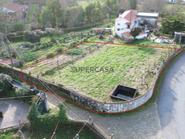 Terreno com vista desafogada para a montanha