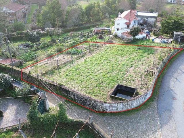 Terreno com vista desafogada para a montanha