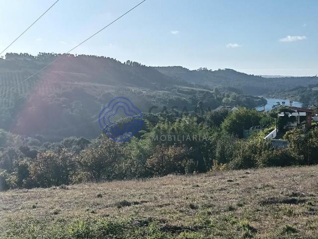 TERRENO COM VISTA DESLUMBRANTE PARA A ALBUFEIRA DO RIO ARNÓIA – A DOS NEGROS OBIDOS