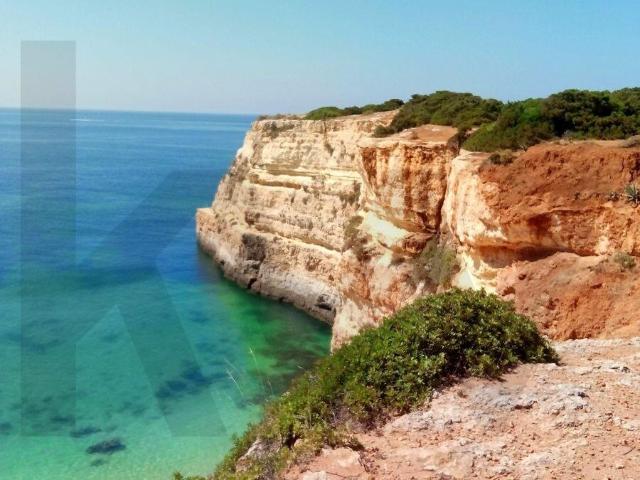 Terreno com Vista Mar e ruina para reconstruir