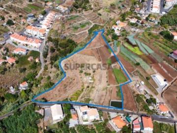 Terreno com Vista Mar e Serra no Livramento, Caniço 12, 840m² com Potencial de Construção