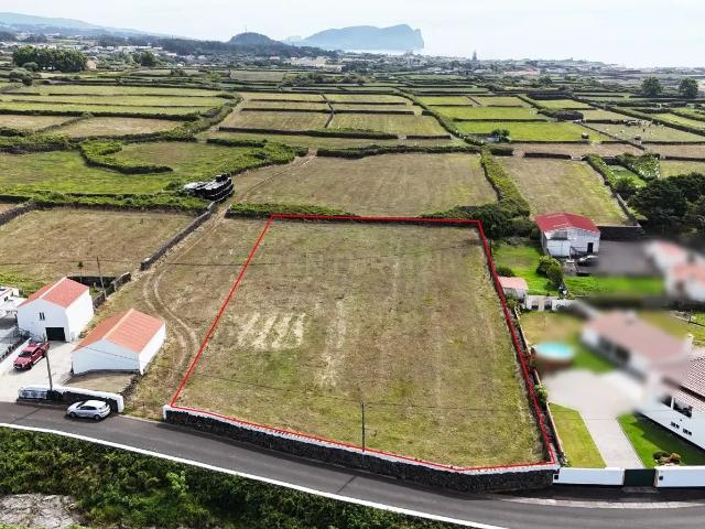 Terreno com Vista Mar em São Bartolomeu de Regatos