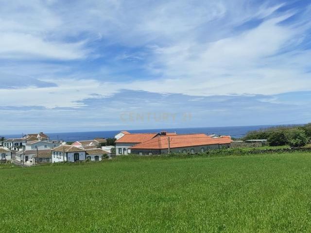Terreno com vista para o mar localizado nas Lajes Praia da Vitória Ilha Terceira Açores