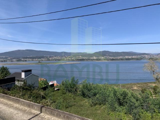 Terreno para construção, com vista para o Rio Minho
