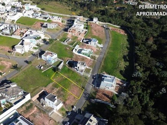 Terreno com vista privilegiada à venda em condomínio Residencial Cambarah
