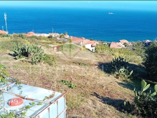 Terreno com vistas para o mar em Santa Cruz