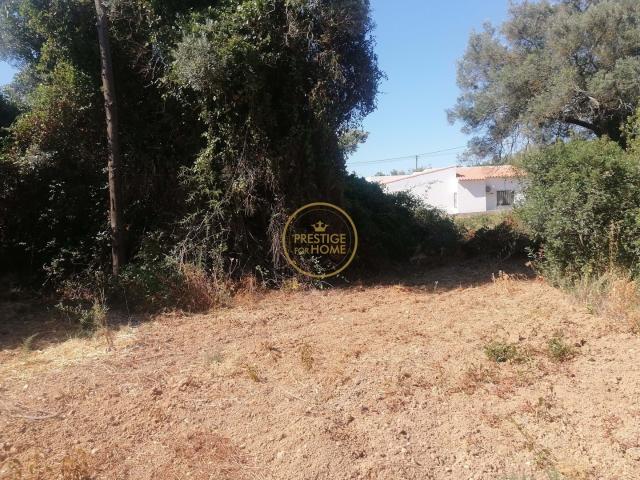 Terreno com a área de 450 m2 a poucos minutos de Loulé