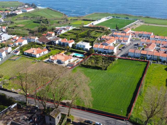 Terreno com Vista e amplo potencial construtivo