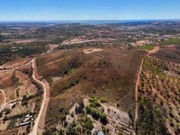 Terreno com aproximadamente 30 hectares junto à Mexilhoeira Grande Algarve