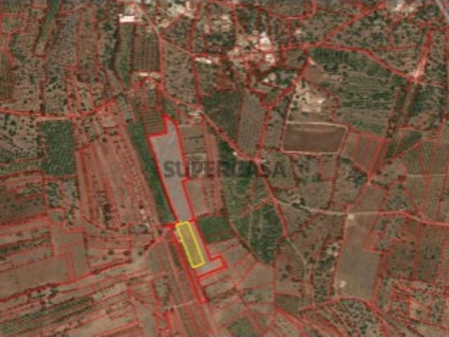 Terreno com bons acessos no Barrocal e área de 3504 metros quadrados