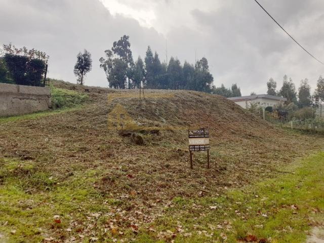 Terreno com boa área em zona construtiva Bela Monção