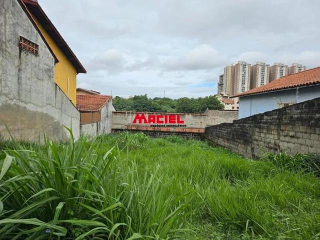 Terreno com boa topografia todo murado,próximo comercio em geral